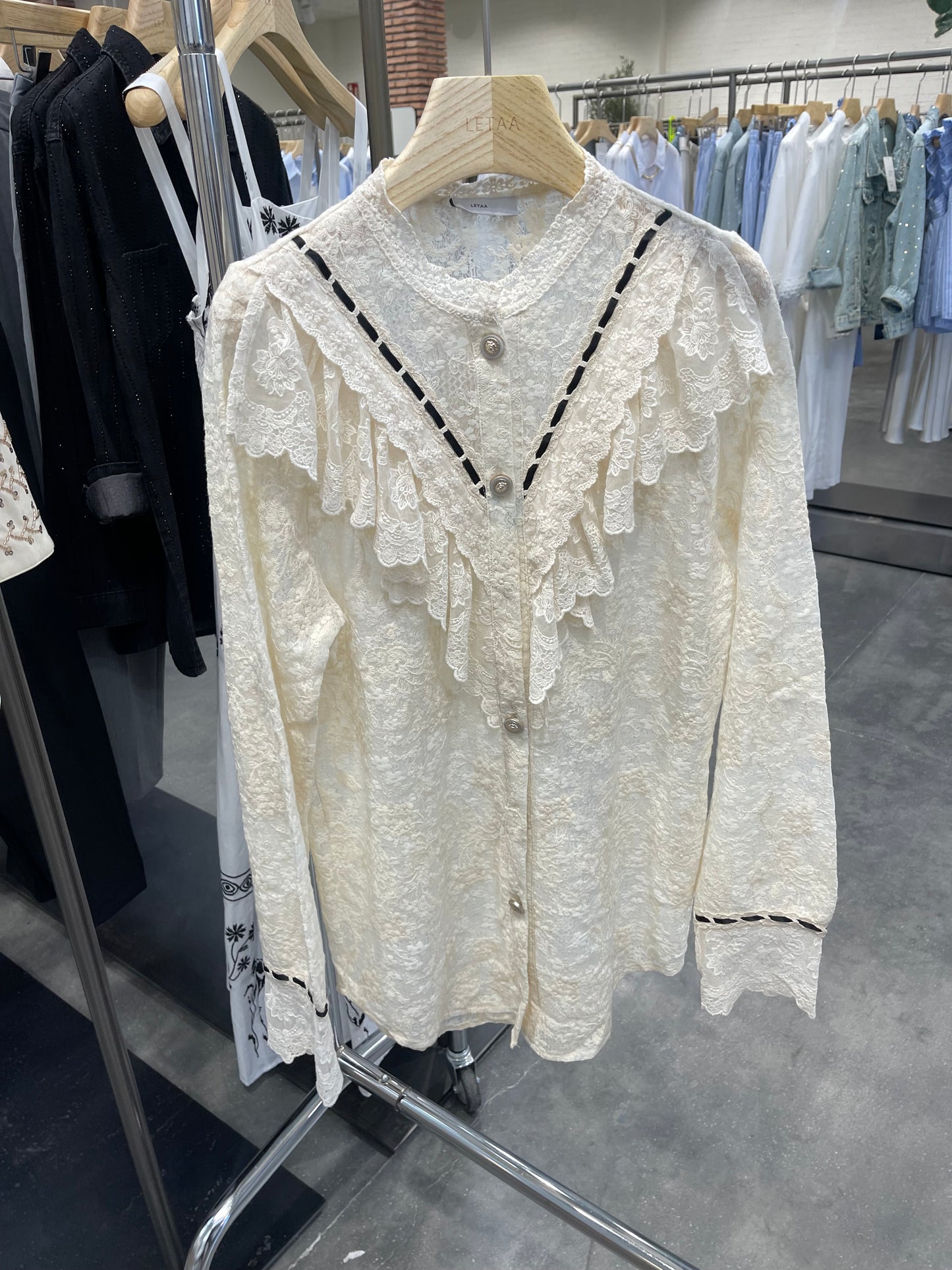 Camisa blonda beige
