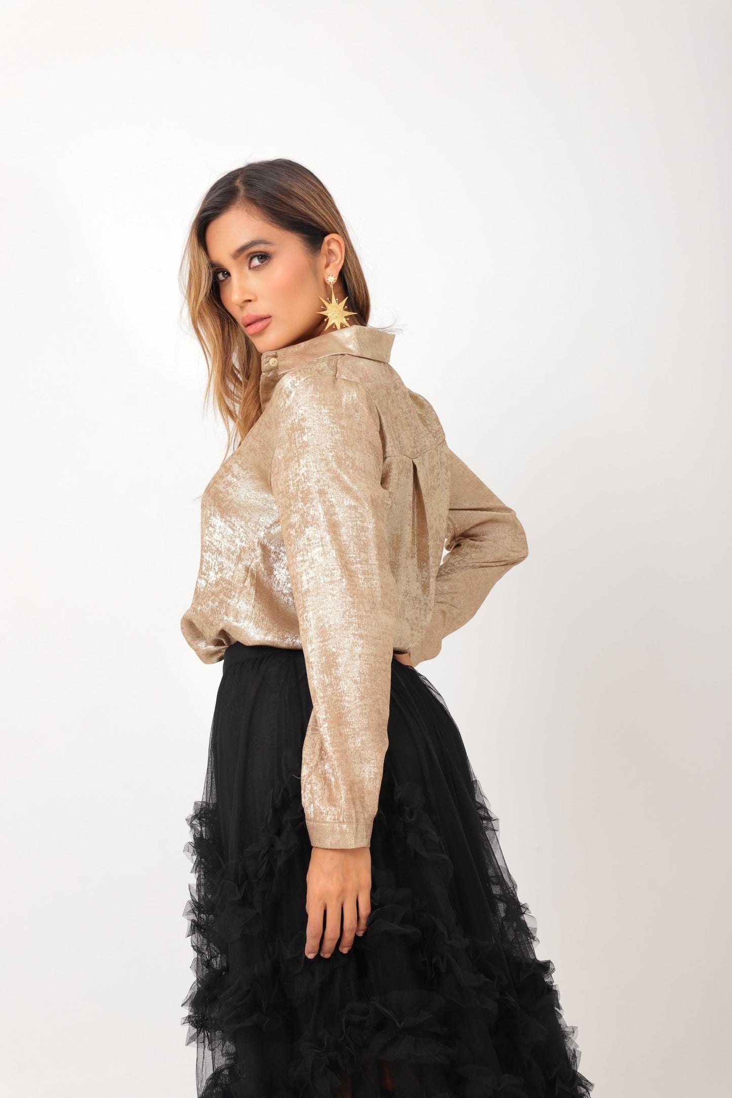 Camisa brillante dorada