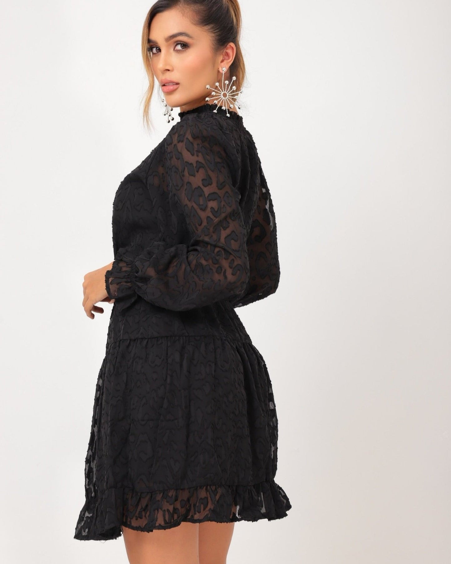 Vestido mini negro encaje