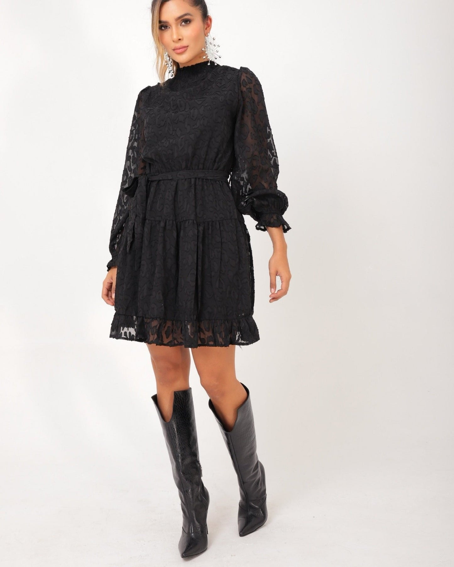 Vestido mini negro encaje