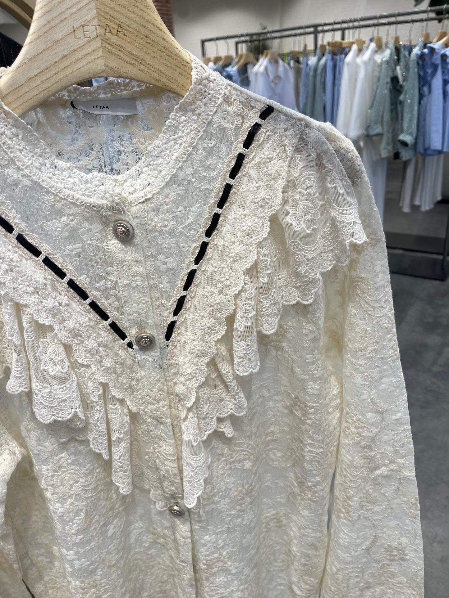 Camisa blonda beige