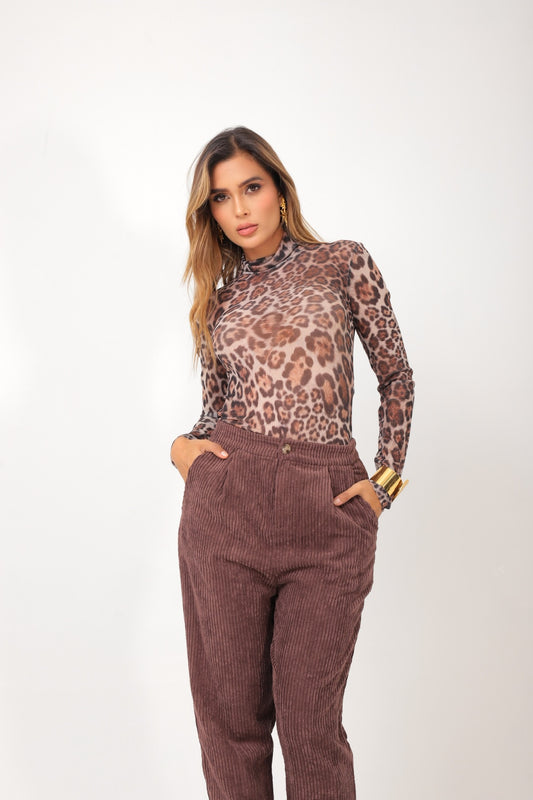 Pantalón chocolate en corduroy