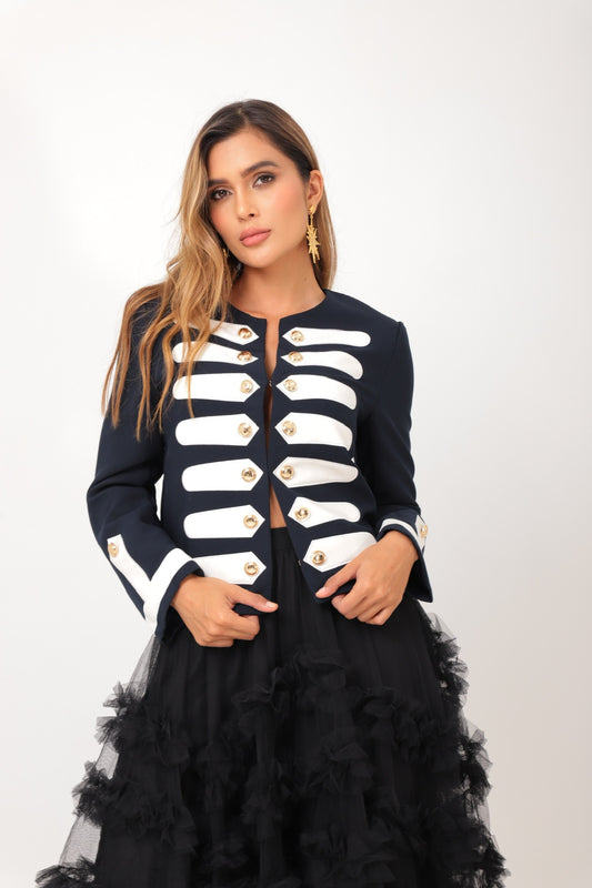 Chaqueta mlitar con botones dorados