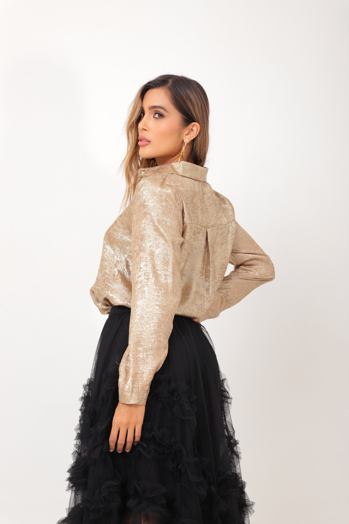 Camisa brillante dorada