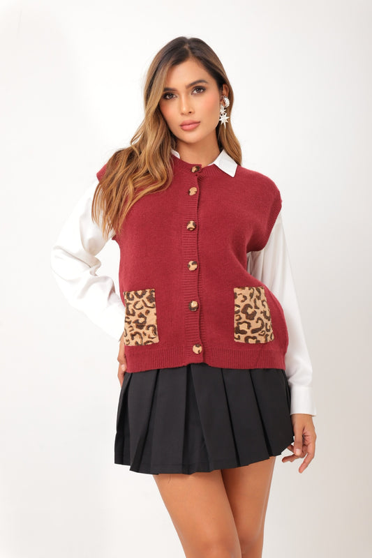 Chaleco vinotinto con detalles leopardo