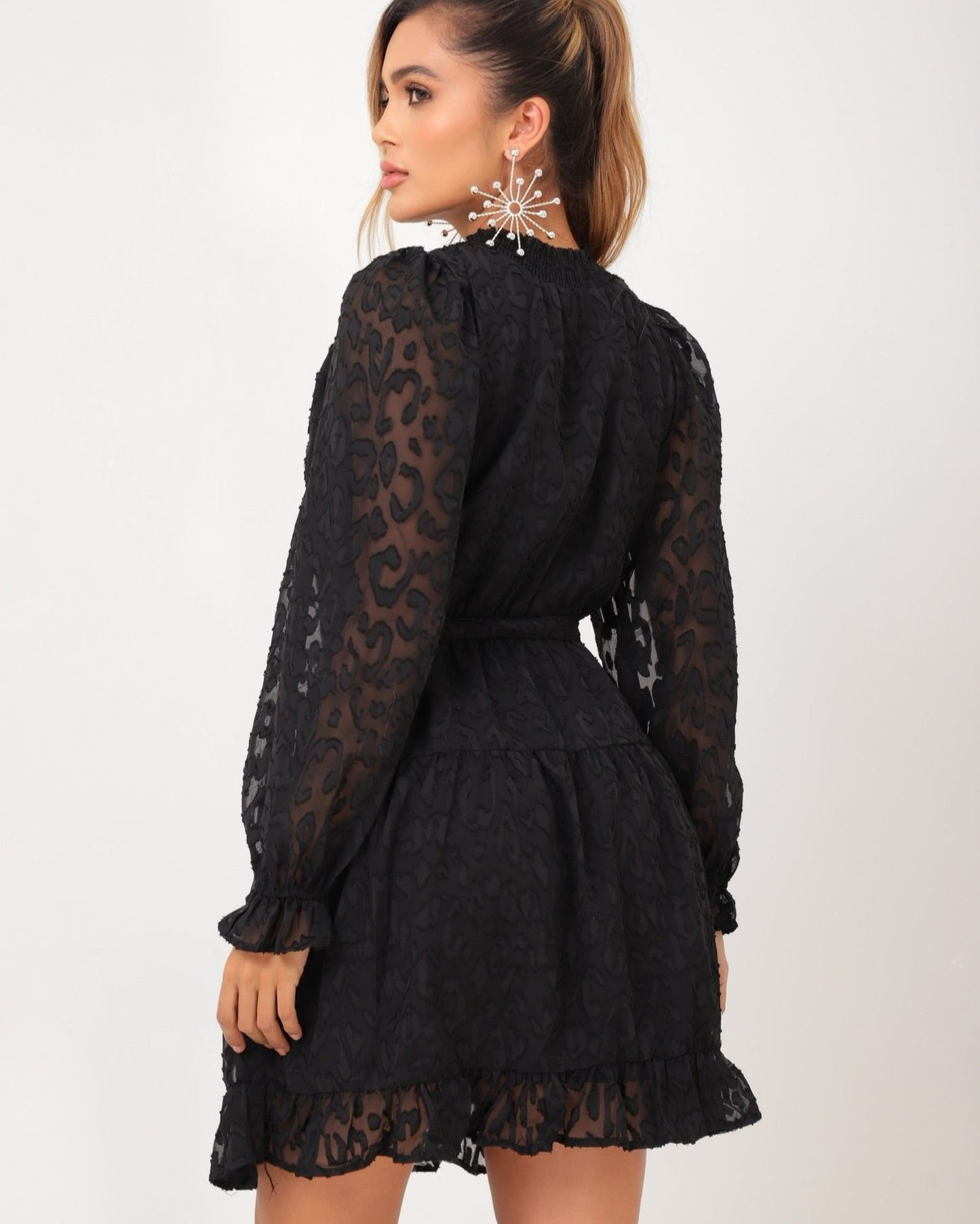 Vestido mini negro encaje