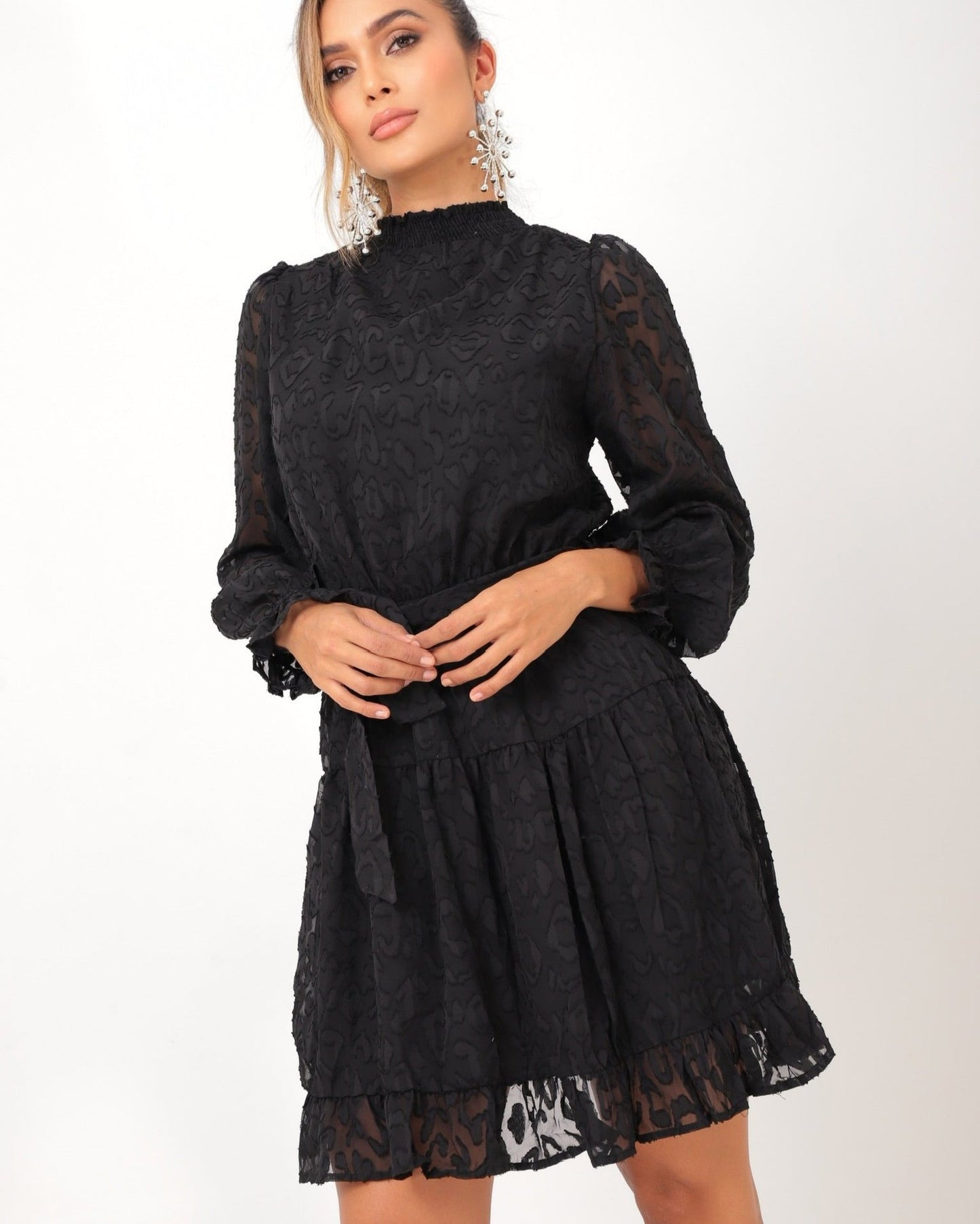 Vestido mini negro encaje
