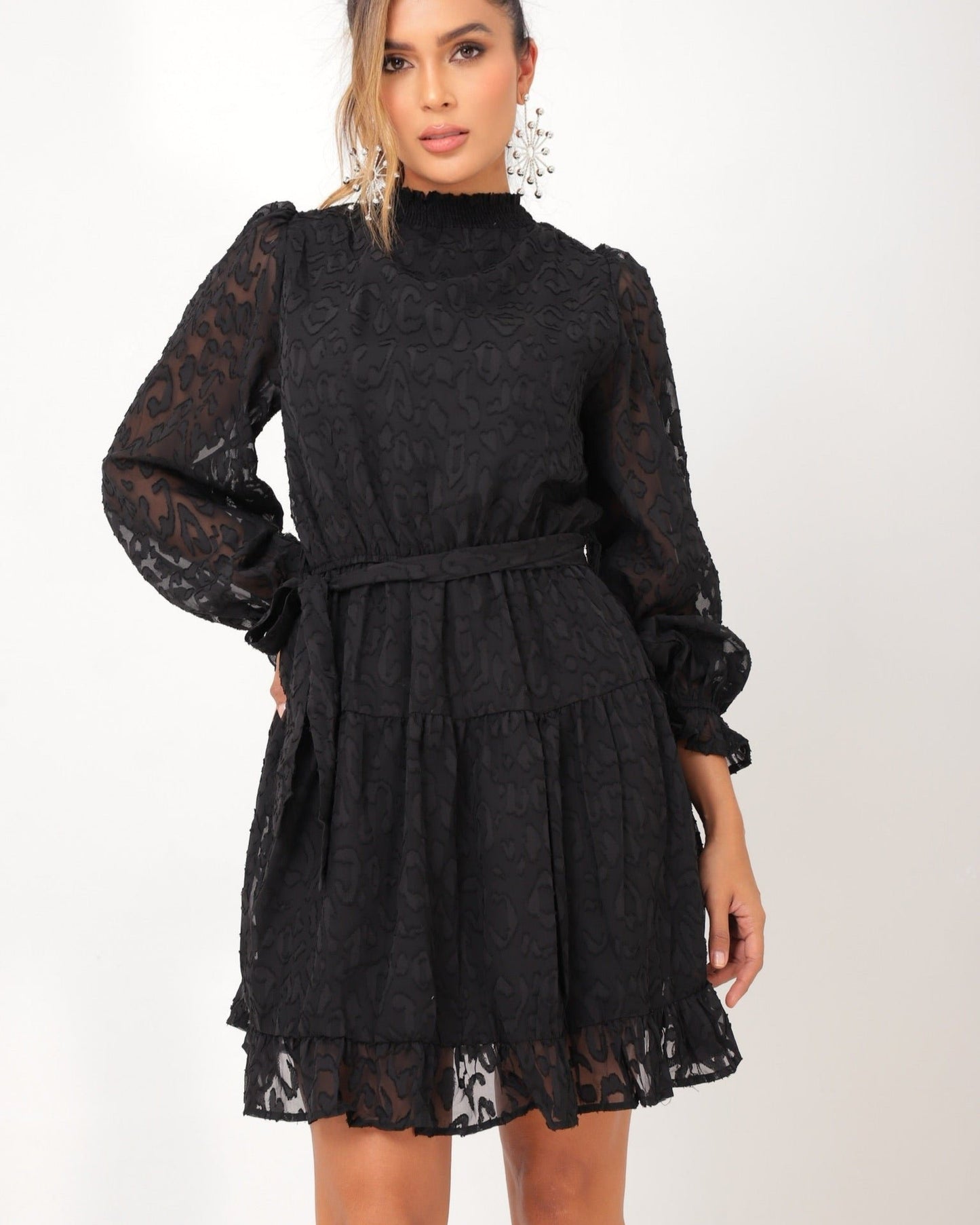 Vestido mini negro encaje