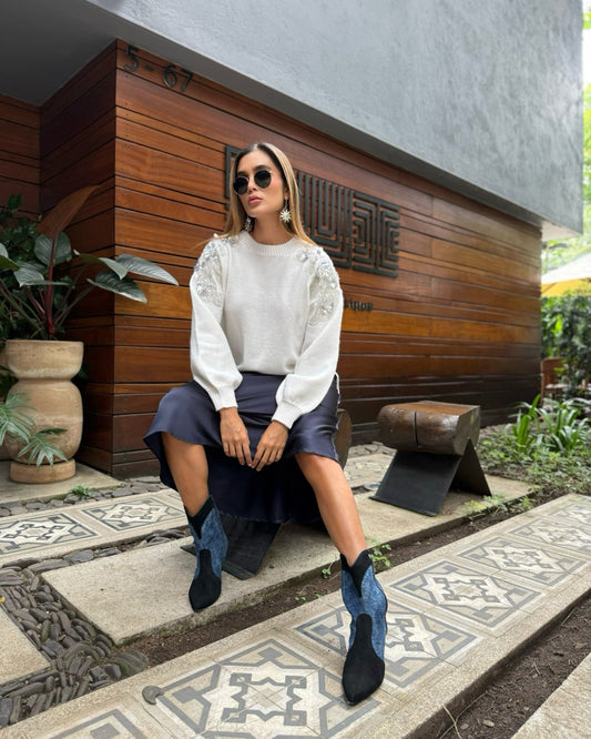 Sueter blanco con apliques de brillantes